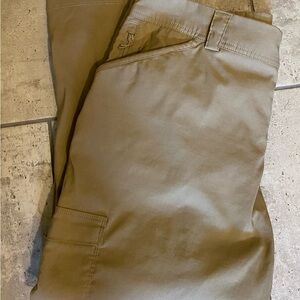Duluth Trading cropped pants
